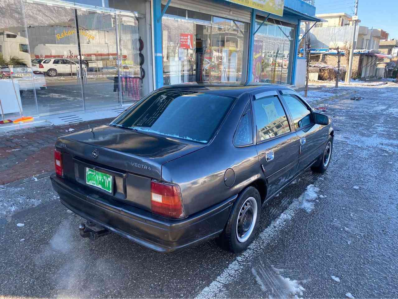 ئۆپڵ ڤیکترا مەکینە 16 فەل گیرعادی ئارم پلاسیک دهۆک بەشەرتی ئارم ئەوەلیاتو موسوبراوە بەشەرتی گیرومەکینە کارەبایی ناوگیچ هەموی مەزبوتە گەرمیو فڵچەی مەزبوتە دەعمولیدراوی نیە ته قه و ره قه ي نيه  سەیارەکی جوانه سعری 27 گەڵاو کەمیک مەجال 
***********
*********** دخان, السليمانية
