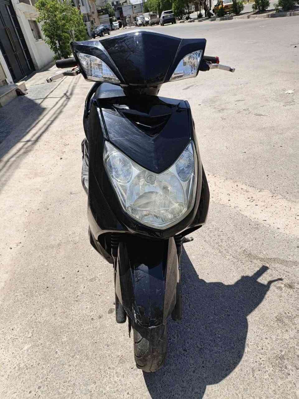 سلام عليكم سكنس فحل للبيع مكينة ناعمه كفرة نضيف كابريتر شلعه ومعدل بيه تزويد اصلي تايرات جدد دهن كله موتل كل ١٠ ايام ابدله 
*********** مكاني جامع نداء
