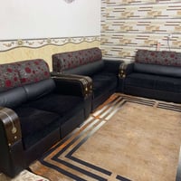 كنب ٤ قطع • ضرر بسيط • قابل تفاوض