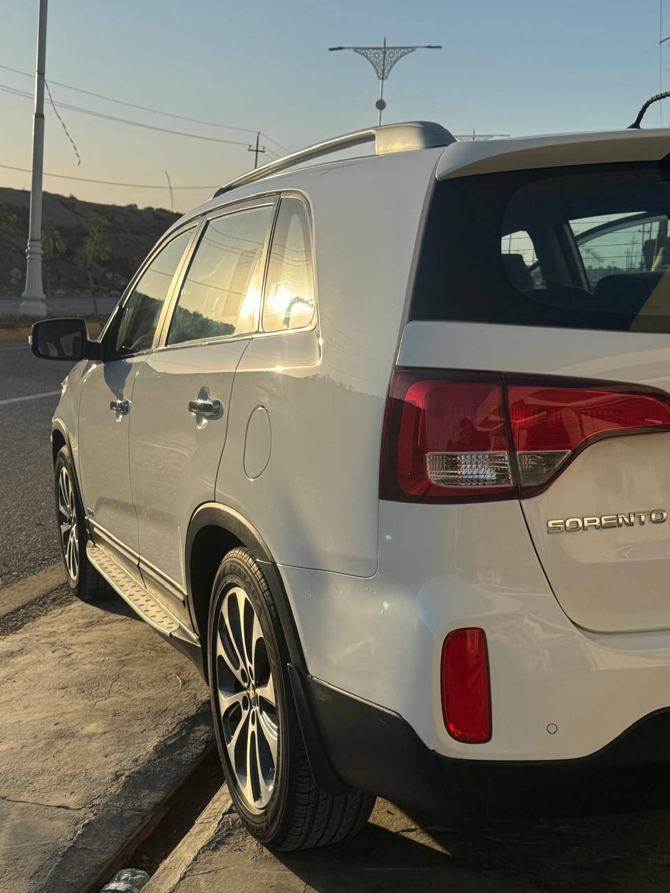 السلام عليكم
للبيع سورنتو ٢٠١٣ شكل ١٥
محرك ٦ سلندر خليجي
رقم بغداد بسمي
صدر جديد*تخم تاير جديد
السيارة جديده
مكفوله من الصبغ والتبديل ماعدا الباب الخلفي بارد شويه
مكان السيارة صلاح الدين بلد
السعر ١٧٣ مجال بسيط
للتواصل ***********
