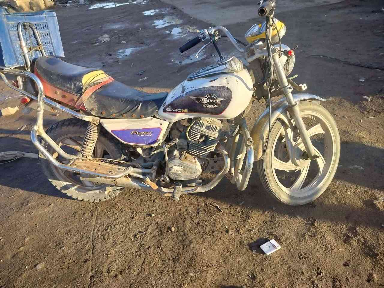 جني دبل بلك مال شغل ، تخم تاير مكينة تخبل صافية لاصوت ولا تبخير ، سلف هندر لايت كله شغال ، بس بي ملاحظة وحدة النمرة الثالثة مسحوكة وممأثرة ب200 وبي مجال مكاني كنعان ***********
