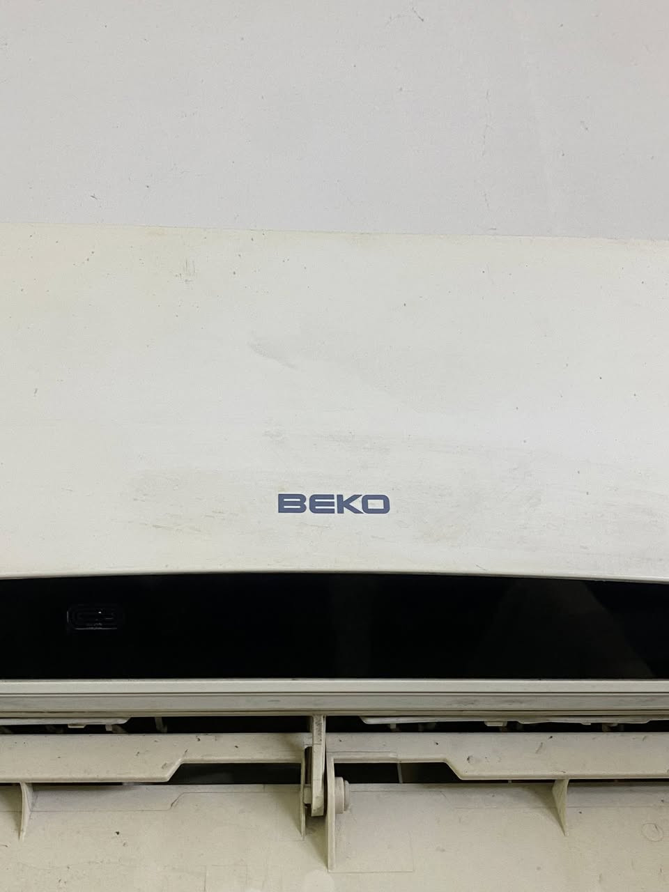 السلام عليكم من رخصتكم سبالت 2 للبيع  واحد طن بيكو و 2 طن وربع الميديا المكان بغداد الرصافه رقم ***********
