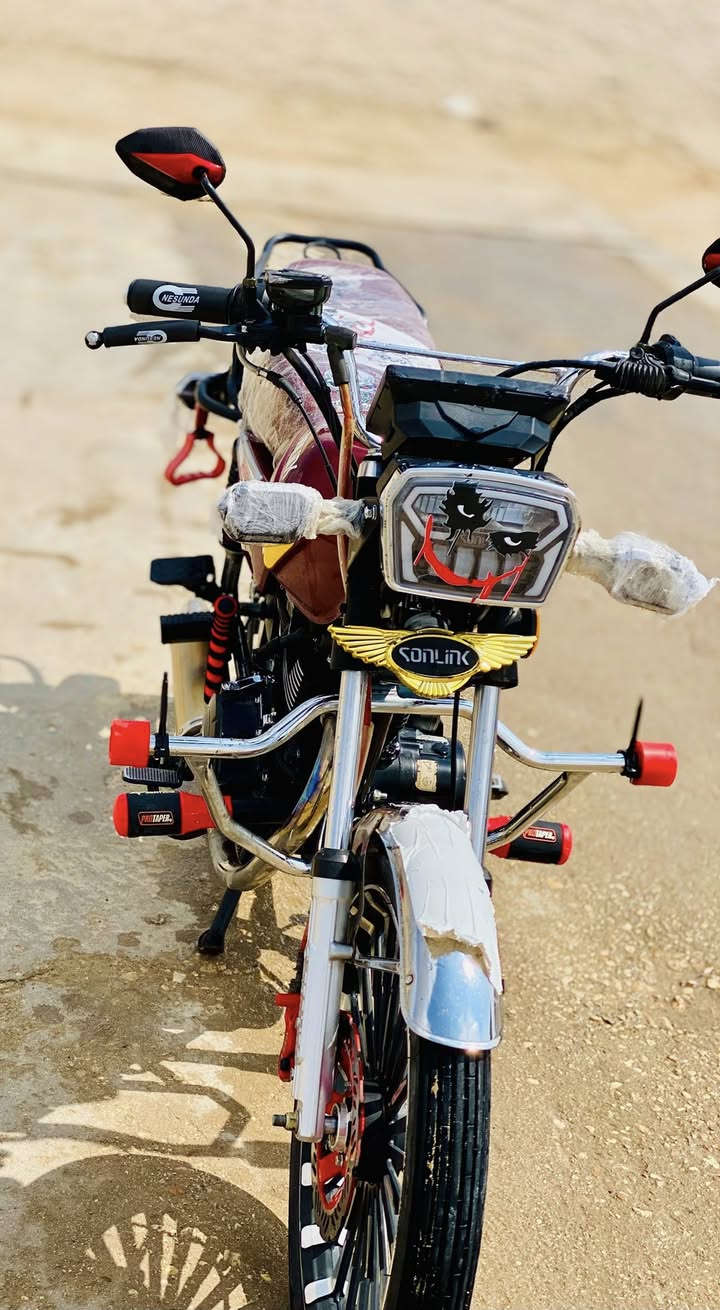 السلام عليكم

ماطور أيراني 2025 المحرك 200 اللون الاسود المرغوب 
باتري جديد والصالنصه رياضي الكهربائيات كلها شغاله الماطور جديد ما ناقصه برغي واحد كامل وجاهز  السعر 850 وبي مجال ***********
