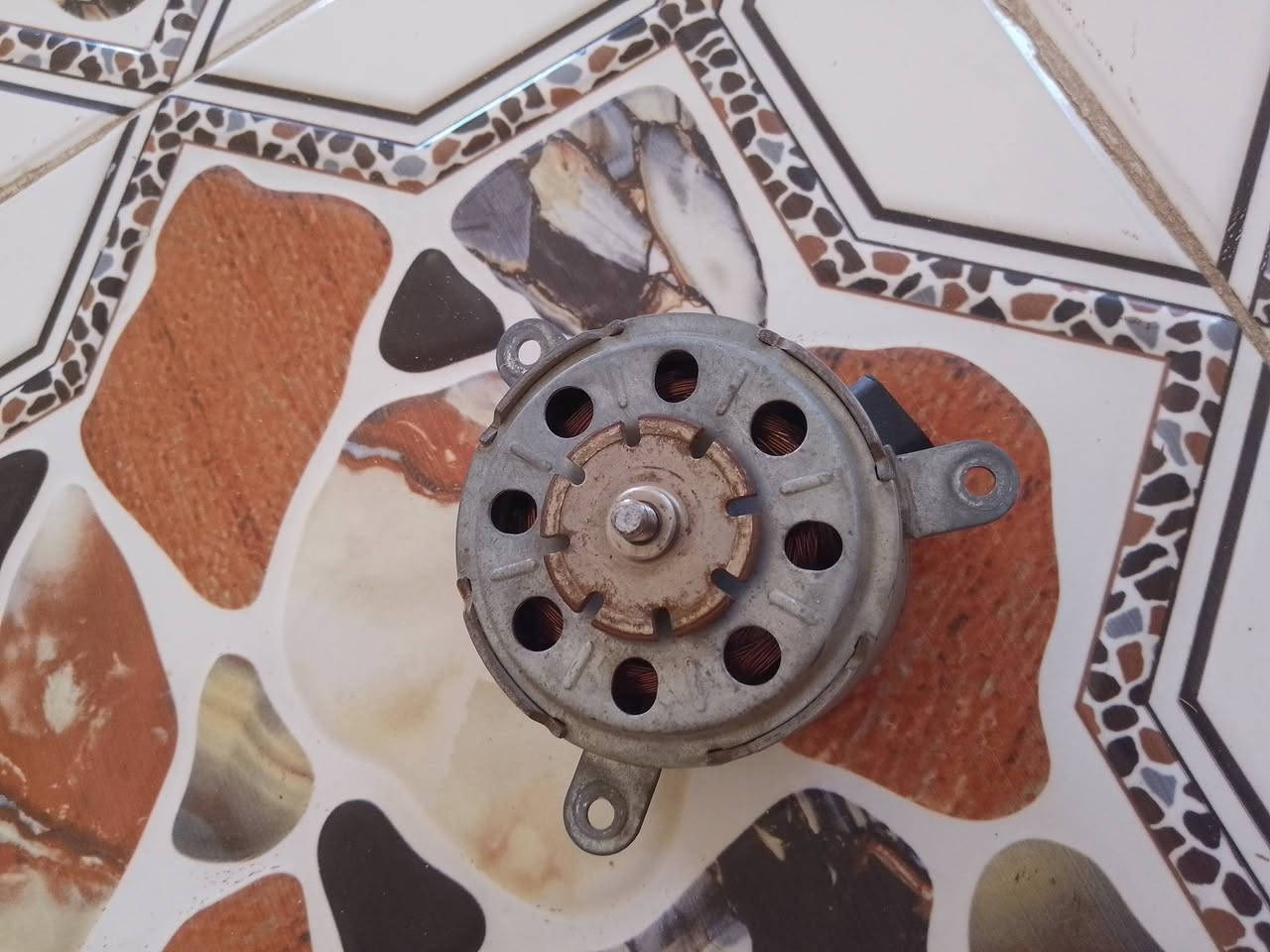 سلام عليكم للبيع غراض جارجر اوباما للبيع كلهن ماطور مروحه أصلي شغال + مكثف مروحه شغال + واتر بم جديد شرط +  مكان ناصريه رفاعي ***********
