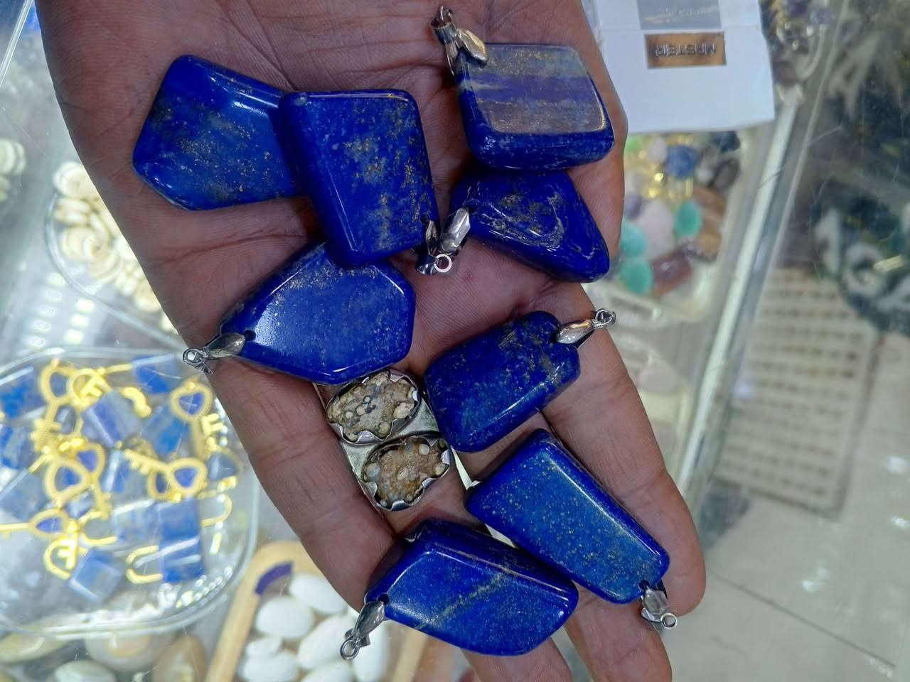 الازورد الافغاني كلايد جمله فقط لصحاب البيجات لناس على باب الله الفحص أمام المندوب يوجد توصيل لجميع المحافظات رقم الحجز الواتساب ***********
