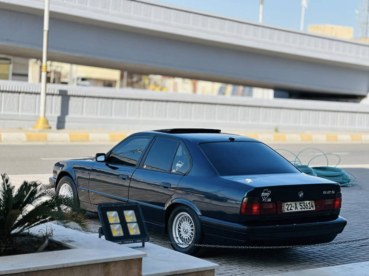 السلام عليكم للبيع بي ام موديل 1993 محرك مسكر شرط كير وتماتيك شرط صدر امامي خلفي جديد تخم تاير جديد ويل خليها جديد السيارة بلاديه صبغ عام جماليه بدون حادث رقم اربيل سنويه جديده 2027 هزه جديده السياره بلاديه شرط غرفه جلد اصلي بجم عريض سلايت ريموت تشغيل تبريد ثلج 🧊 السعر 65 وبيه مجال مكاني تكريت ***********
