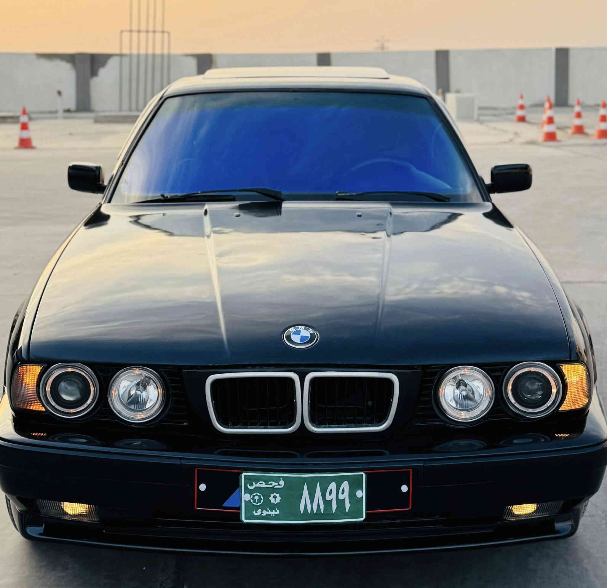 موديل 1993 شرط تحويل و وكالة /وكالة عامة مطلقة باسمنا شرط تحويل سنوي اخضر 
الشرعي موجود / تحويل 100‎%‎ 
محرك 525  كبس دجتال گير عادي
گيرو محرك بشرط اربع تايرات جديد بلباكيت 
سلايت+ تبريد +  استيرن ارباك 
سيارة نشاط فووول درجة ممتازة
لايتات القة ويالة عنكبوت اصلي بي ضربة خفيف من صندوق بجم كبس حدادية 90‎%‎ كهربائيات شغال شرط سيارة حلوة و گاعدة جام كهربائي 
دبلات بونيد و صندوق ✅بطارية جديد جام امامي بولورايس رياضي اسبورت گيجات كل شغال استوب ABS //// سعر 48 ورقة و بي مجال قليل مكان سيارة ناحية قصروك تابع شيخان اذا شراي خابر و تدلل ***********
بي واتساب مواصافتها كل مكتوب عل منشور رجاءن لاتعبني و لاتعبك و سلام عليكم و رحمة الله و بركاتة
