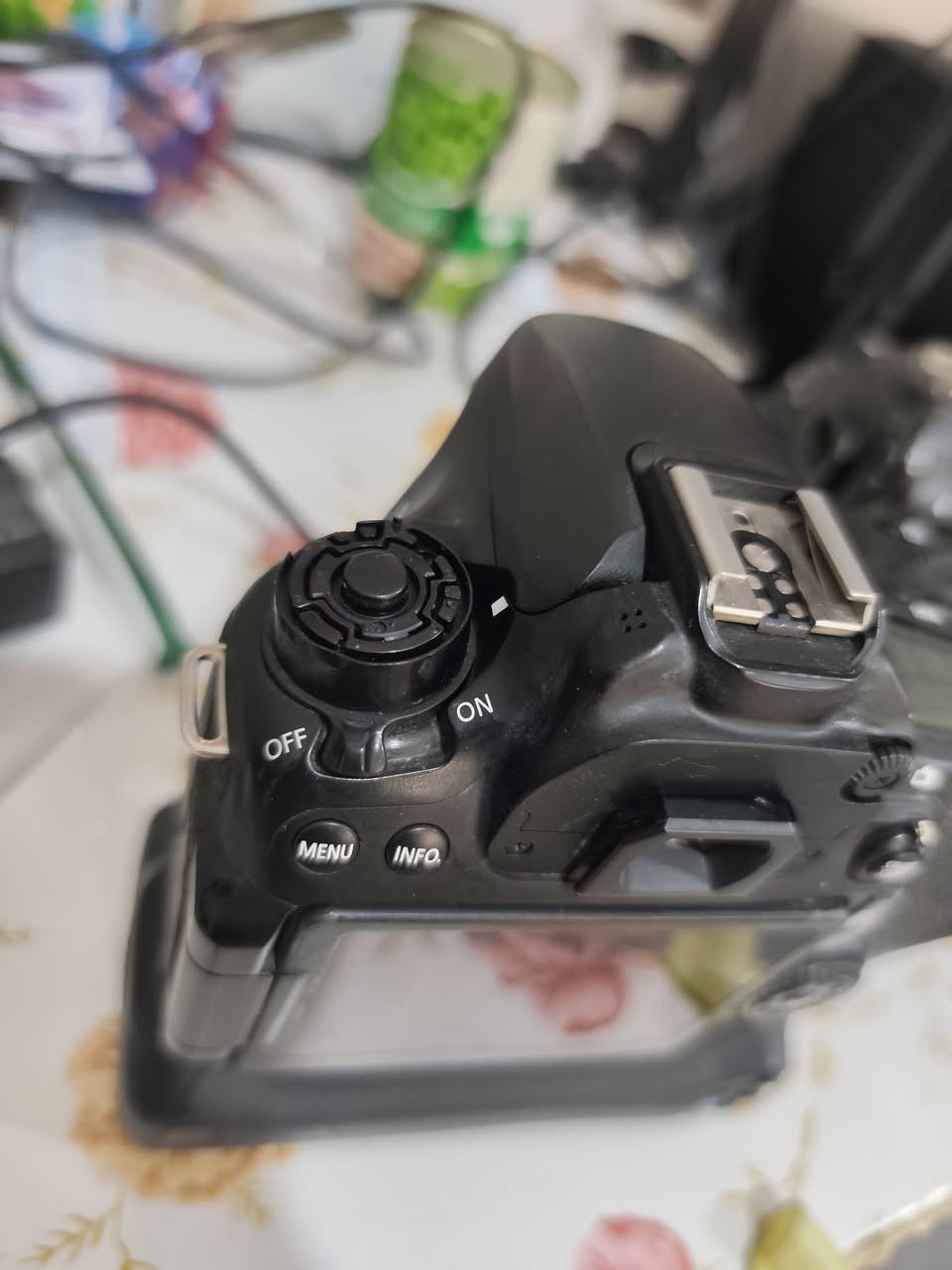 الكامره بلاشش
كانونd70   شرط الفحص 
عيبها فقط الاشارات الئوتو والمنوال
تجيك مع بطاريتين وشاحنه وعدسه 18-55
وجنطه


**إذا كنت صاحب هذا الإعلان وتريد حذفه لأي سبب، رجاءا أرسل رسالة إلى الدعم الفني**