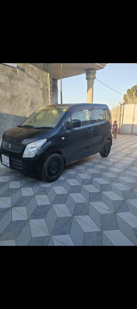 ساسوكي موديل 2011
مكينه وكير بجيس
حداديه تخم تاير 
رقم اربيل سنويه 27
متومه وكامله 
كصة قماره سياره حلوه وخدميه
كهربائيات كله شغاله
سعر 30 وبيه مجال مكاني ناصريه الغراف
*********** ناصرية, ذي قار
