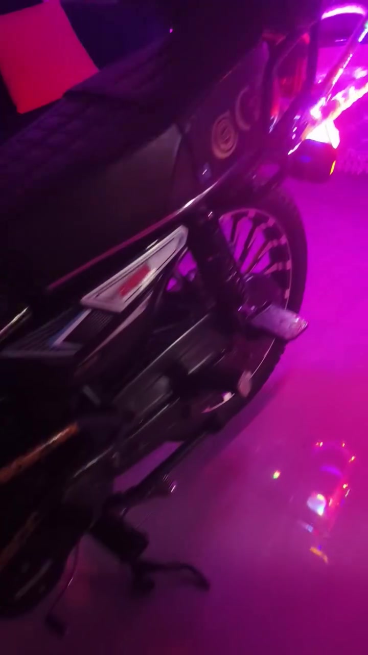 سلام عليكم
ايراني سونك موديل 25 للبيع 🏍
محرك 200cc ياكل الكاع نشط🔥✈️
مميز الون اسود 🖤🖤
كلشي شغال بي  فقد الشاشه تشتغل نص وتصلح 
مرتبه ومجبزه ما تصرف عليه ولا ربع دراجه كفايه عامه 
# العنوان الفلوجه
سعره 950
رقمي  *********** علي واتساب
