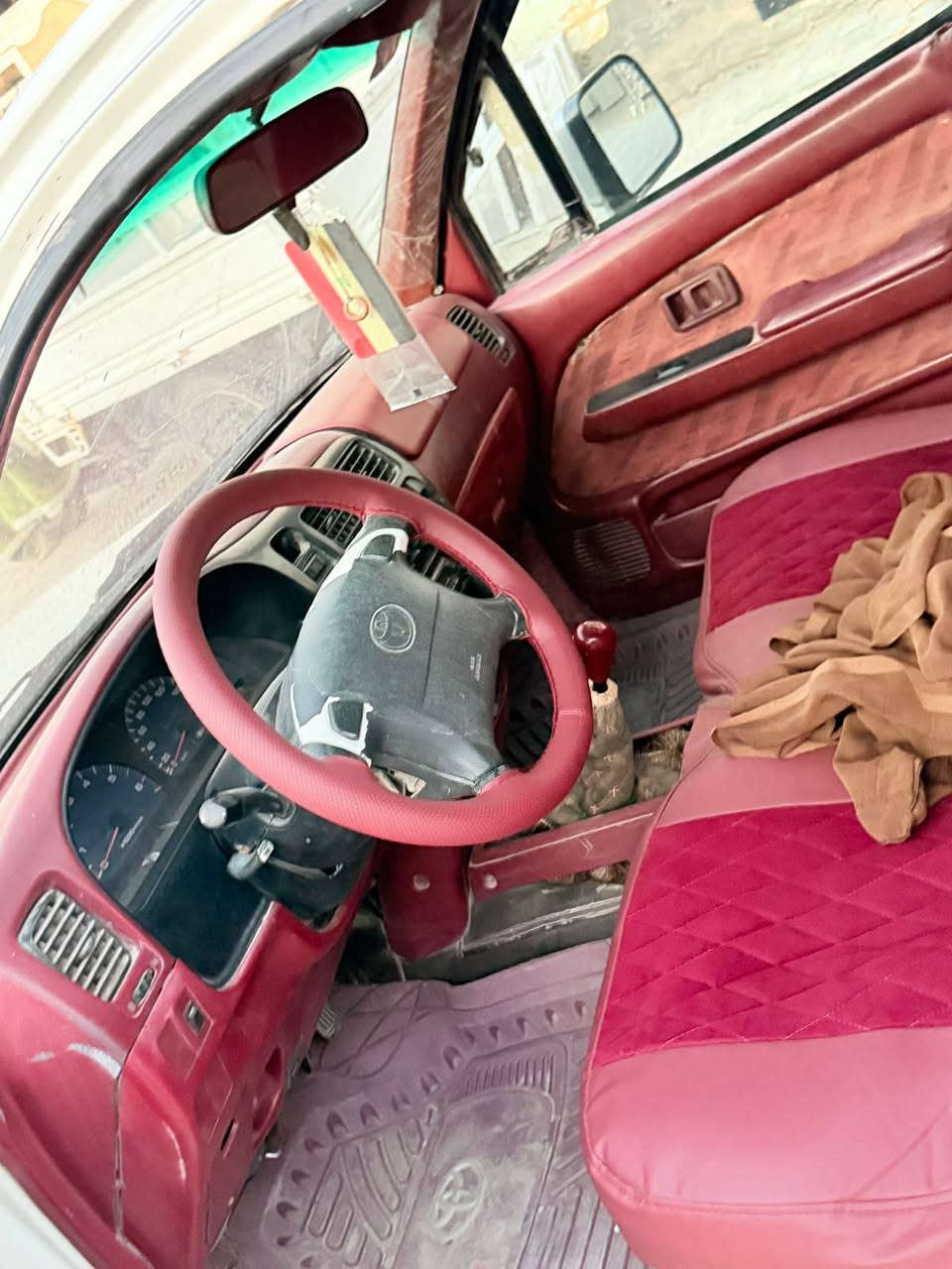 سلام عليكم بيكم تيوتا جمره موديل 2000 محرك كير شاصي كفاله من عده رشه صبغ باقي جاهزه من كلشي سياره رقم بصر شرط تحويل دوشمه جديده حداديه نضيفه كهربائيات شغاله السعر 65 وبيه مجال بسيط مكان سماوه 
رقم الهاتف//***********//غير متواجد ع الفيس
