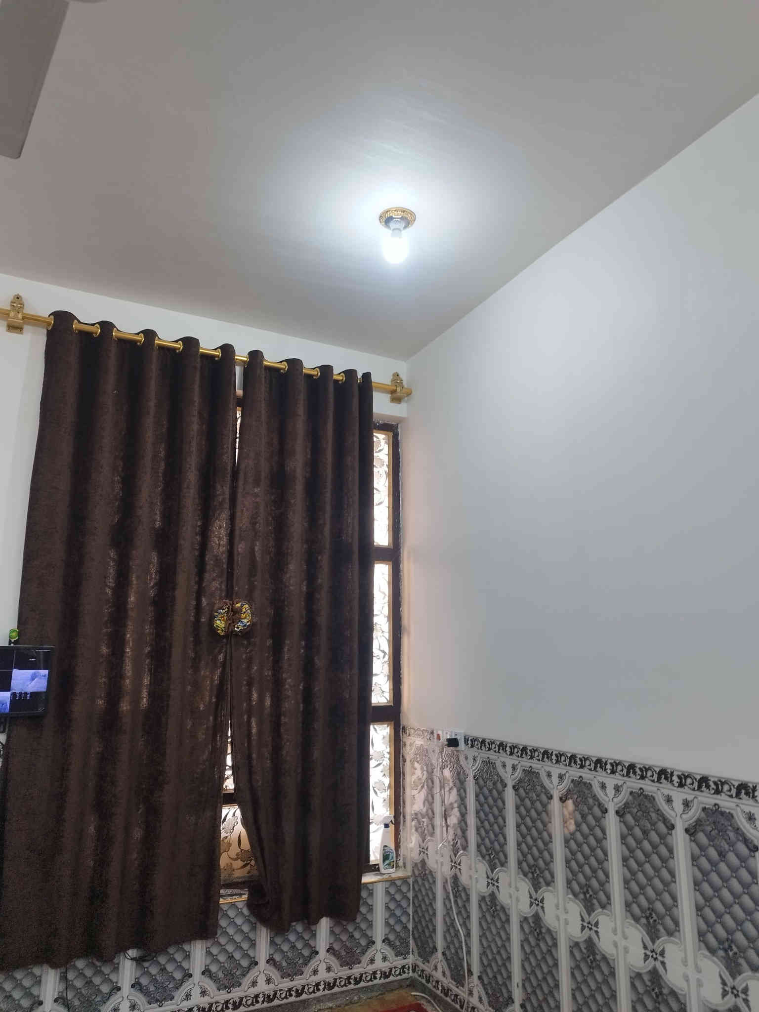 السلام عليكم
بيت مساحه البناء 300 والمساحه حول البيت 2 دونمين ونص البناء حديث
(طابو زراعي سند 25 ) تقاطع الزبيديه طريق بغداد كوت يبعد عن الشارع 50 متر ومتوفر جميع المستلزمات من الماء والكهرباء من مدارس متوصطه و بتدايه السعر خاص جدن مناسب***********
