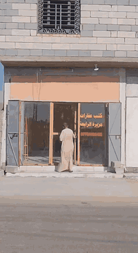 اخوان شقه مع محلات 2 للبيع الشقه متكونه من 2غرغه مع مطبخ مع حمام كبير مع صاله حلوه محلات طول 7متر عرض 4 متر سعر 35 وبيه مجال قليل حق جيه علم أنه الشقه يرد ترتيب عنوان شط العرب باب الهواء الجزيره الرابعه قرب مدرسة جبل الصبر مقابل خطوت سلمان المحمدي عقارات الجزيره الرابعه رقم *********** بيه واتساب لبريد يتصل
