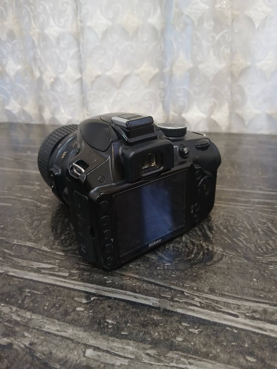 على بركة الله 

كامرات نيكون (Nikon) عدد 2 
الأولى D 5300 زوم رياضي / والثانية D 3200
مع كامل ملاحقات : 
1-شاحنة لكل كامرة
2- بطارية 2 لكل كامرة
3-يو أس بي (USB) ساحب الصورة من الكامرة الهاتف
للأستفسار أتصال (***********) وتساب
