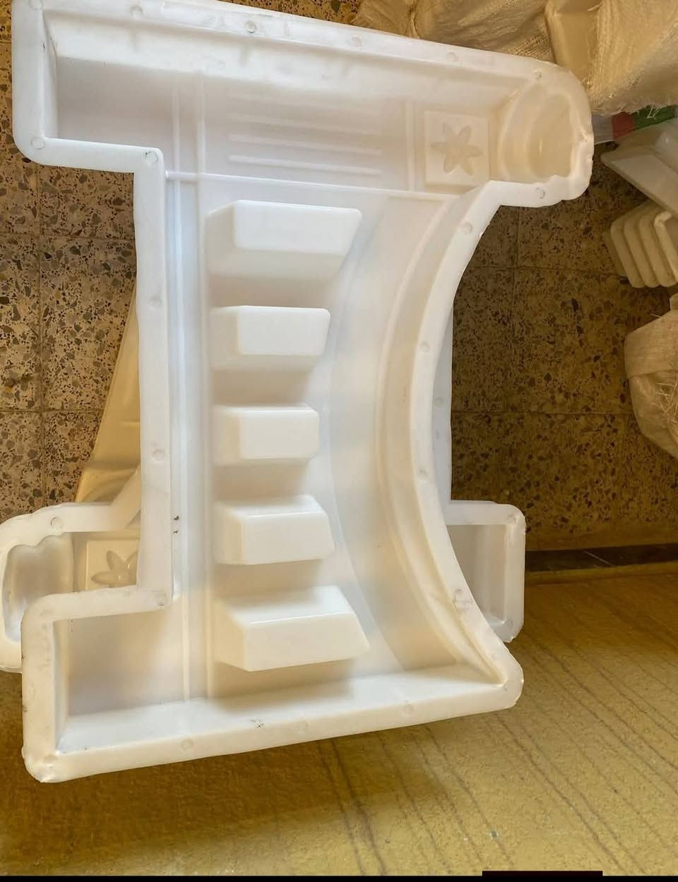 وينهم الي كاعدين من الشغل 🔥🔥🔥تعال ثلاث قوالب سياج حدائق  ب 60 الف بس 🔥🔥والتوصيل مجاني 🔥🔥تكدر تشتغل وحدك و بتكلفه قليله كمية محدوده يا تلحك يا ما تلحك للحجز مراسلة الصفحة او عبر الواتساب ***********
