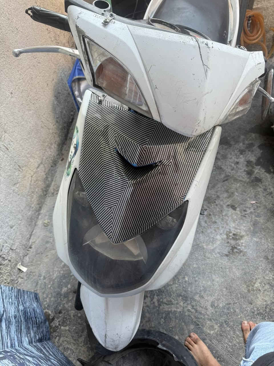 السلام عليكم شباب سكنس فحل للبيع الدراجه كامله الدراجه نضيفة السعر ٤٠٠و بيهة مجال مكاني الاعظمية  ***********
