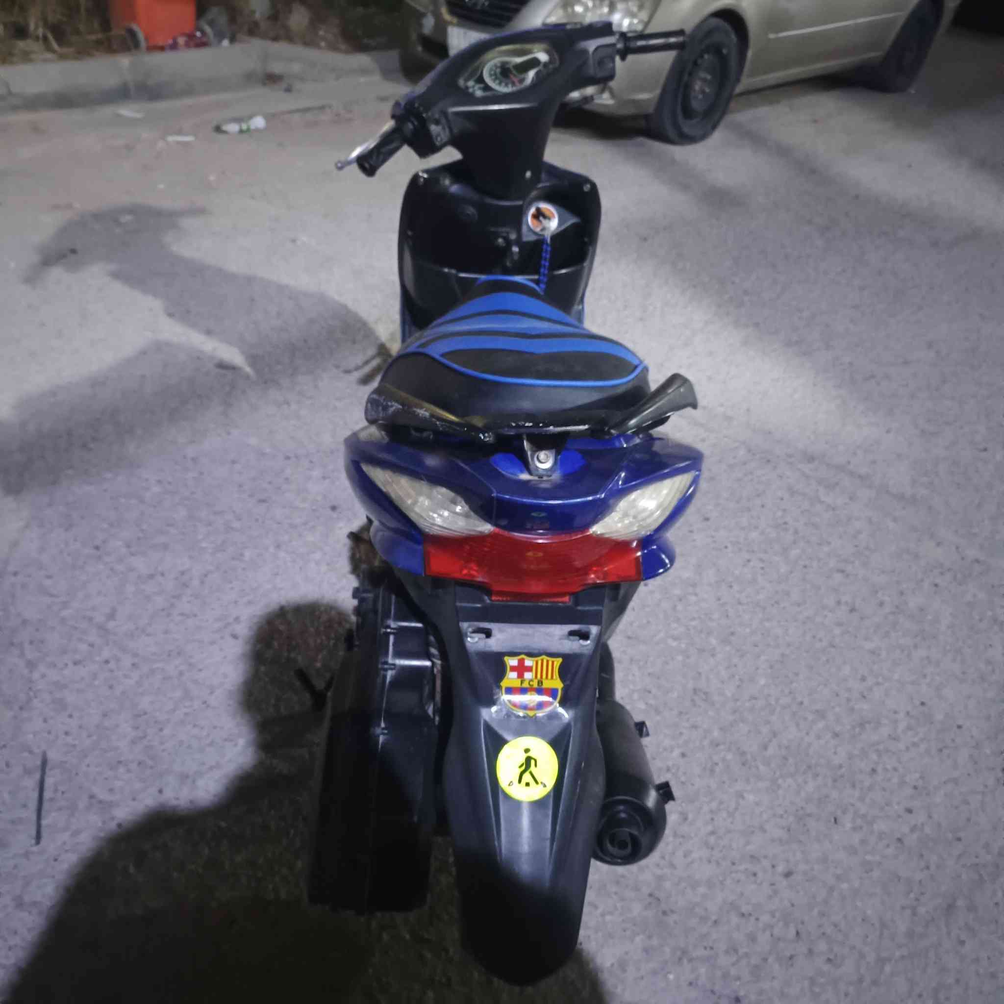 ادرس صيني للبيع دراجة نضيفة وحلوة مرتبه شلعة تخبل بيه نقوصات بسيطه السعر 250وبيه مجال للطيبين رقمي ***********متواجد ماسنجر أو اتصال أو مراوس حسب القناعة شعندك نزل بل تعليقات
