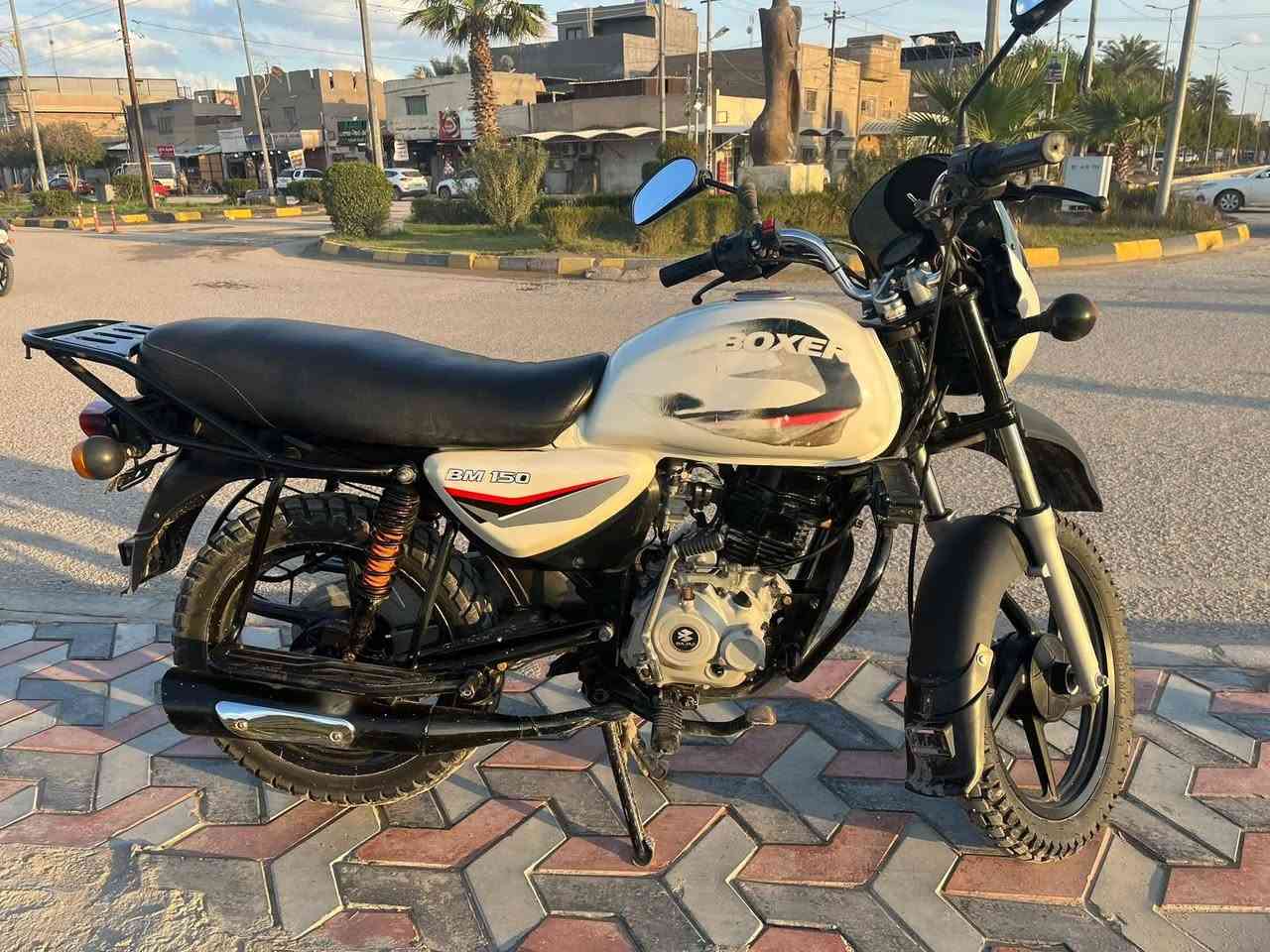 السلام عليكم دراجه للبيع مديل 19 اوراق كامله محرك لاتنقيص ولاتبخير دراجه حلوه حيل السعر مليون وخمسين الرقم ***********
