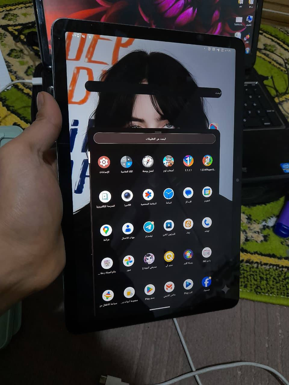 السلام عليكم
باد من شركة تكنو 
تكنو ميكا باد 11
Tecno megabad 11 
مواصفات:
لون الجهاز الأخضر.

أبعاد الجهاز الطول 257.1 ملم - العرض 168.7 ملم - الشمك 7.6 ملم - الوزن 510 غرام.

التابلت مزود بشريحة SIM وحدة من نوع Nano SIM

يدعم شبكات إتصالات الجيل الثاني 26 والجيل الثالث 3G والجيل الرابع 4G

التابلت يأتي بشاشة IPS LCD بحجم 11.0 بوصة، بدقة 1920×1200 بكسل FHD وكثافة 206 بكسل لكل إنش. كما تدعم الشاشة معدل تحديث 90 هرتز ودرجة سطوع 440 شمعة .

تابلت تکنو ميجاباد 11 يأتي مزود بمعالج Mediatek Helio G99 ثماني النواة بتردد 2.2 و 2.0 جيجا هرتز وبدقة تصنيع 6 نانومتر، ومعالج رسومات Mali-G57 MC2

التابلت يأتي بذاكرة تخزين داخلية   256 جيجابايت وذاكرة الوصول العشوائي الرام 8  جيجابايت أ الجهاز يدعم إمكانية زيادة مساحة التخزين الخارجي عبر بطاقة الميموري كارد MicroSD

نظام تشغيل الجهاز أندرويد 14.

يأتي التابلت بكاميرا خلفية بدقة 13 ميجابكسل تدعم تصوير الفيديو بدقة FHD 1080 بمعدل 30 إطارا في الثانية.

الكاميرا الأمامية بدقة 8 ميجابكسل تدعم تصوير الفيديو بدقة 1080P HD بمعدل 30 إطارا في الثانية.

البطارية تأتي بسعة 8000 مللي أمبير، وتدعم الشحن السريع بقدرة 18 واط.
التابلت مزود بأربع سماعات تعمل بنظام ستيريو وتدعم تقنية

Dolby Atmos، مع منفذ سماعات الأذن 3.5 ملم.

يدعم شبكات الواي فاي إصدار 5 بالترددات a/b/g/n/ac ويدعم Hotspot ونقطة الاتصال Dual-band خاصية

البلوتوث متوفر بإصدار 5.2 مع دعم خاصية LE و A2DP.

تابلت تکنو ميجاباد 11 يأتي مزود بمنفذ USB Type-C إصدار 2.0، الذي يدعم خاصية OTG

الجهاز يدعم نظام تحديد المواقع العالمي GPS.

يأتي الجهاز مزود بمستشعر التسارع فقط.

غير مزود بمستشعر بصمة الأصابع، ويدعم فقط خاصية فتحالقفل عبر تقنية التعرف على الوجه (Face Unlock).

محتويات علبة الجهاز:

الجهاز تكنو ميجاباد 11 - الشاحن بقدرة 18 واط - كابل USB من نوع Type-C - كتيب التعليمات والضمان.

الجهاز نضيف كلش لان سبوع استخدام وبعدة بالضمان 
مكاني البصرة .
سعرة ب(((((200)))))) الف فقط [[[[[ويوجد توصيل]]]]]لكل المحافظات
موبايل ***********
