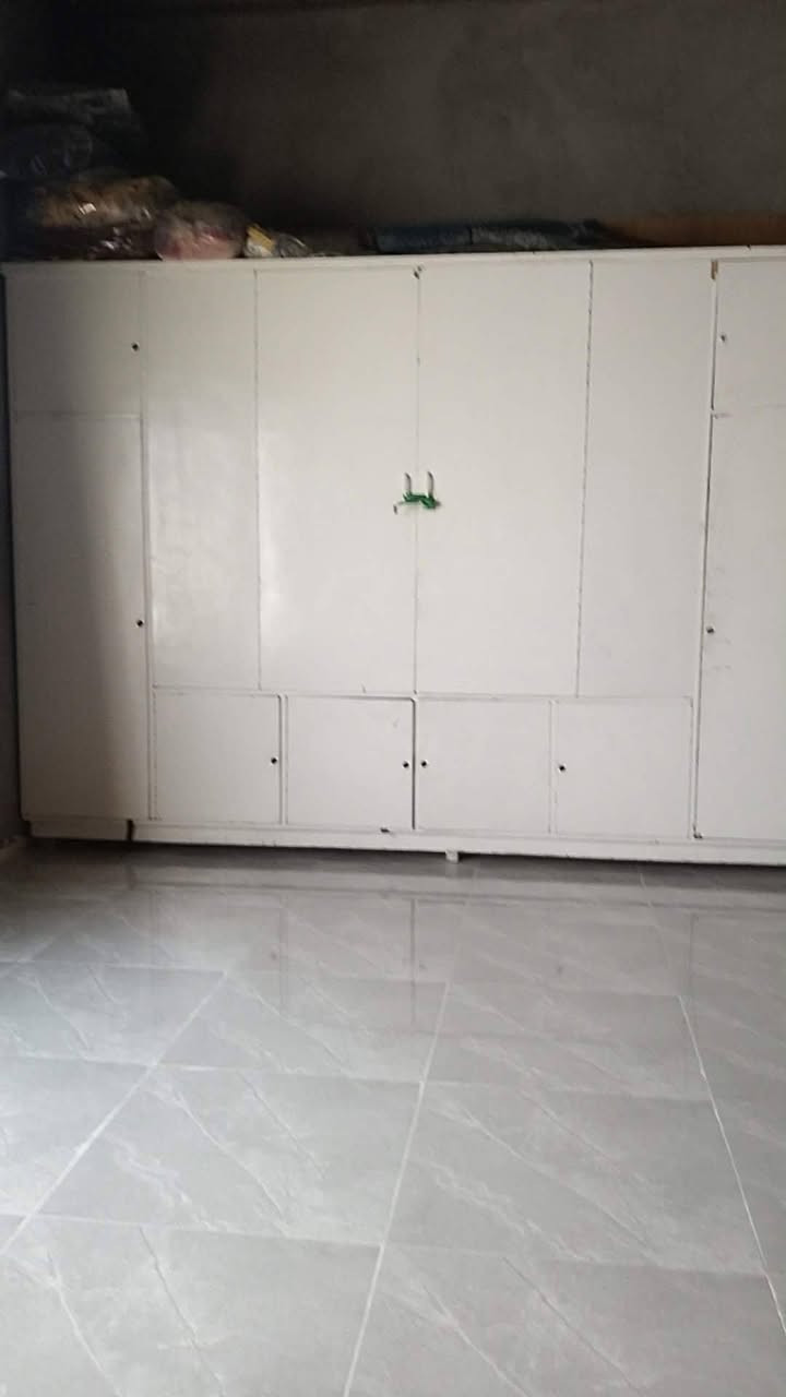 السلام عليكم شباب كناتير واحد كلاري والثاني عادي صاج للبيع الاتصال على الرقم التالي ***********ديالى قضاء المقدادية الهارونية
