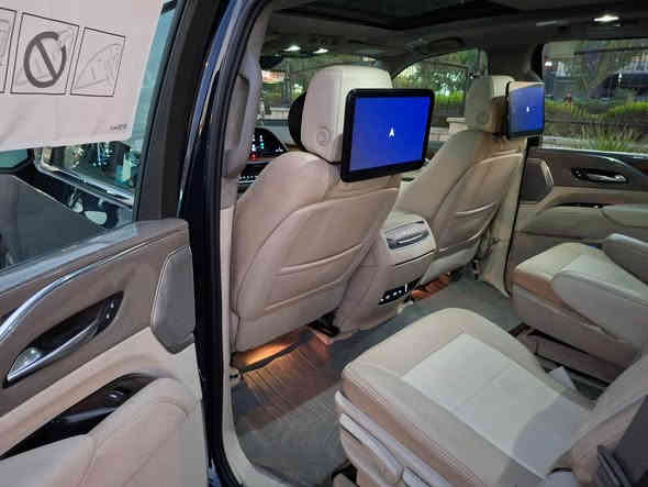 سلام عليكم كديلاك اسكاليد 600 موديل 2021 رقم بغداد مميز انكليزي 
فول مواصفات
36 سماعة 
كشنات جلد منفصلة خزن وذاكرة ومساج وكهرباء وتدفئة وتبريد داخل ملكي اضافة الى صاج بانوراما
 بصمة
 كامرات عدد 5 
دوسات كهربائي وانارة LED 
مري اشارة ورادار وشفط 
صندوك ذكي وكهربائي 
ويل كب حجم 22 
جكات هواء 
قيادة ذاتية 
ستيرن شفتات وتدفئة وتبريد محرك 6200 
شباك كروم 
شاشات عدد 3  
تشغيل عن بعد شعار كديلاك ترحيب عند الاقتراب
 سايد بريك بصمة
 يدات انارة ترحيب
الباب شفط
بعد بيها هواي مواصفات
 المواصفات فول 1/1 
ضرر دعامية امامية جاملغ مفتوح فقط بيها بارد بالجاملغ الخلفي الايمن حالوب بالبنيد 
ماشية ٥٦…..الرقم مميز
السعر 550$الف وبيها مجال بسيط 
اي استفسار هذا رقمي *********** 
اخوان مامتواجد على الفيس
بغداد الكرخ بغداد
