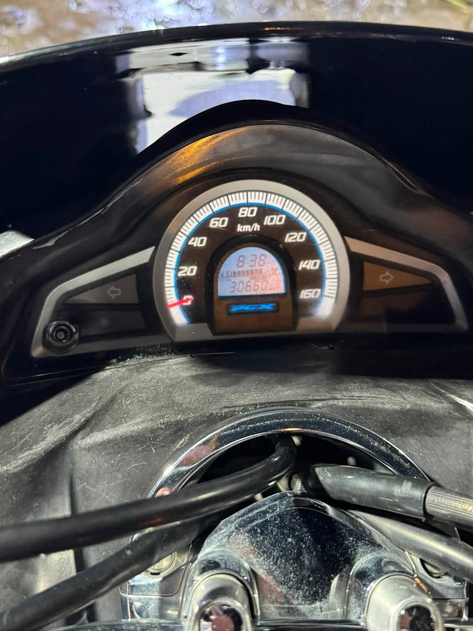 هوندا pcx  جيل ثاني 2018 ✅
دراجه ياباني jf ✅
الدراجه بحاله الوكاله الشركه الدراجه✅ 
  مكينه مكفوله كفاله عامه ✅
حجم المحرك 125cc✅
دراجه كل حساسات بيها شغال ✅
الممشى 30 الف حقيقي ✅ 
دهن كله امزويل وكل 15 يوم ✅
سويجات ثنين ✅
شما اسولف بيها قليل الدراجه مال بيت وبعدها جديده كلشي كدامك وموضح بلصور ولفديو  ✅..
 //// السعر 14 ونص وبيها مجال حك جيتك تعال وتدلل ❤️.
/// مكان بغداد// حي اور // جامع الفردوس .📍
 *********** موجود واتساب واتصال على رقم ✅📞
