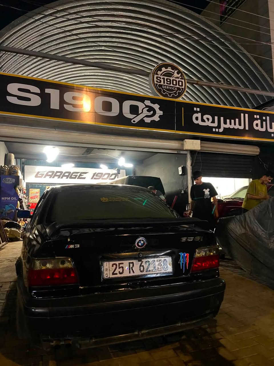 السلام عليكم e36 محرك 25 مسكر عدل مال حاويه 
كير عادي zf رقم كركوك تحويل مباشر 
كهربائيات كله شغاله 
داخل نضيف لا شك ولا كسر 
دشبول جديد 
تنته جديده 
السياره فتحه بس مغلفه ppf اسود كامل
السعر 33 وعليها غرامات ينزل من سعرها 

مكان بغداد 
***********
