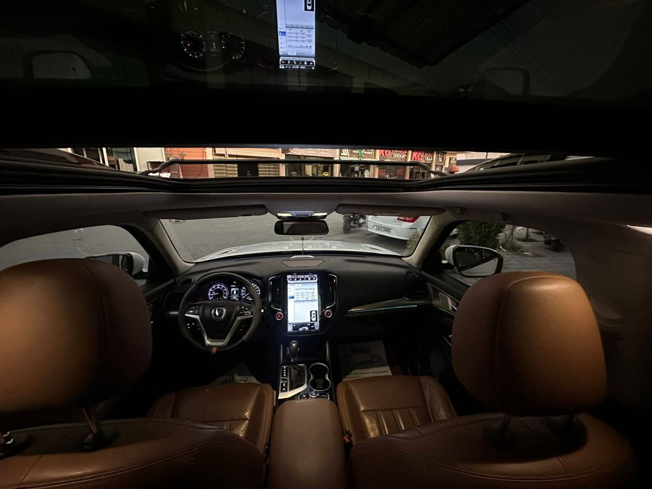 السلام عليكم
شانجان cs95
موديل 2019
2000 توربو
فول مواصفات
بانو راما 
تبريد ٣ قطع
شاشة تيسله
كشن كهرب
كشن جلد 
تشغيل عن بعد 
بعد اكو كثير مواصفات
سيارة بدون ضرر
كيلو متر 105
موقع السيارة اربيل
للستفسار الاتصال ***********
