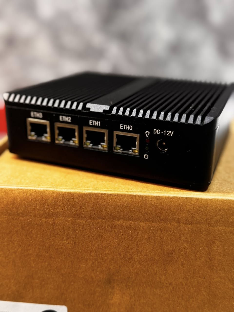 متوفر ميني بي سي 
Mini-pc 
عليه نظام وندوز 10 
ويرهم راوتر وموزع لانات هم
هاي مواصفاته بالصورة
السعر 125،000 مع التوصيل
على الخاص او على الواتساب
***********
