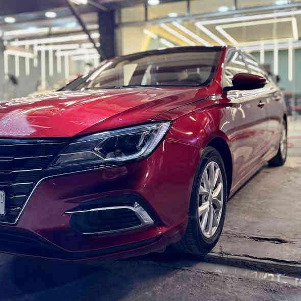 🚗 للبيع | MG5 2024 ستندر – وكالة MG العراق 🇮🇶

🔧 المحرك: 4 سلندر 1.5 سي سي اقتصادي جدًا

⚙️ الكير: أوتوماتيك

📍 الممشى: 22,000 كم قابل للزيادة

👤 الاستخدام: شخصي فقط

🛡️ الضمان: ساري لغاية 200,000 كم

🛠️ آخر صيانة: قبل 1000 كم فقط

🏢 الصيانة: دورية ومنتظمة في الوكالة

⭐ المواصفات والتجهيزات

📺 شاشة

🎥 كاميرا خلفية

🚨 حساسات أمامية وخلفية

🛣️ كروز كنترول

🔑 ريموت وبصمة

🛡️ Airbags + ABS

🛞 إطارات وكالة بحالة ممتازة

🔧 السبير منازل

🧰 العدة + الطفاية + الإسعافات الأولية وكالة وغير مستخدمة

🎁 الإضافات

🪑 تغليف الكشنات مخمل تركي عالي الجودة

🟥 تغليف أرضية بالشمع الأحمر

🧼 دوسات جديدة + الأصلية موجودة وغير مستخدمة

🔍 الحالة والفحص

⚠️ حادث بسيط جدًا في البونيد فقط (تعديل على الحار – غير مصبوغ)

✔️ باقي السيارة فحص وكالة بالكامل بدون صبغ ولا أي ضرر

🔌 السيارة مكفولة: محرك + كير + صدر + كهربائيات كله يعمل 100%

💵 السعر

15,500,000 دينار عراقي

💬 قابل للتفاوض للجاد فقط

📍 الموقع: بغداد

📞 اتصال + واتساب: ***********
