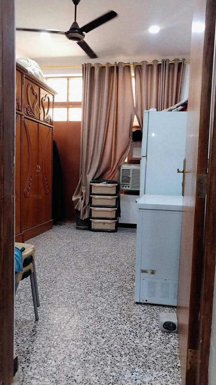 السلام عليكم بيت 75مترر خلفية طابق واحد بناء حديث وكامل كاشي وسيراميك والارضية رفت الرواد الحاكية للبيع او للمراوس بكاع 100 مترر بل رواد او الصابيات للاستفسار ***********

