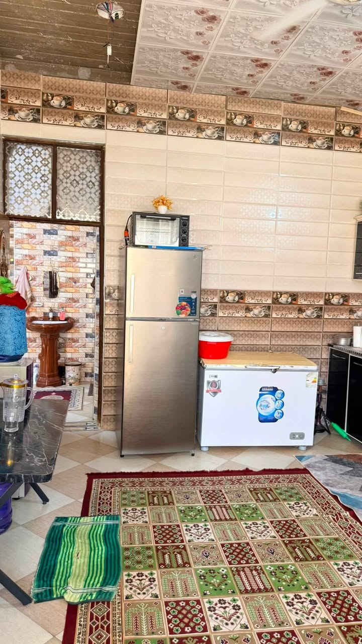 السلام عليكم
بيت في المدحتيه قرب حسينية منعم الگيم شارع المرحوم عبيد نغيمش 

المساحه الكليه ٣٠٠ طابقين 

مساحة البناء ٢٤٠

٤ غرف قياس ٥*٤

صاله ١٢*٤

صاله طابق ثاني ٤*٣

استقبال ٨.٥ *٤

مجمع صحي خارجي + مجمع داخلي + مجمع طابق ثاني

شارع رئيسي ٨ متر. فرعي ٦متر

للتواصل الاتصال علئ الرقم *********** 

ملاحظه البناء درجه اولئ طابووق وصب كونكريت+درج خارجي حديد اضافي للطابق الثاني ومخزن چينكو قياس ٢.٥*٤
