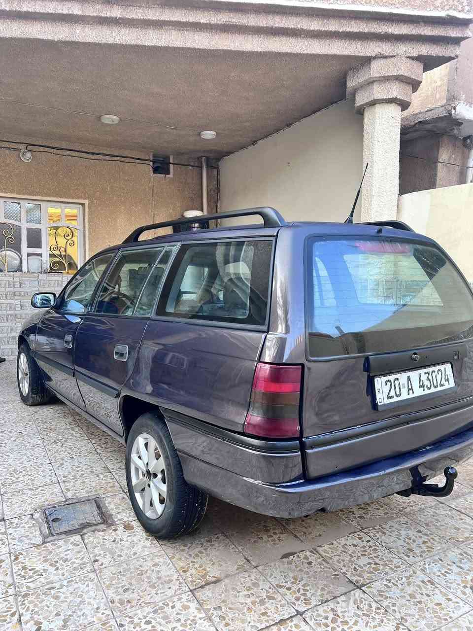 السلام عليكم
أوبل استر استيشن للبيع
موديل 1996 
رقم ديالى إنكليزي سنويه لل 29 تحويل ثاني يوم 
حجم المحرك 1800 كير عادي 
كير و محرك بشرط 
صبغ عام درجة اولى للجمالية 
الجامات الامامية كهربائي و الخلفية چوبي 
ايرباك بالستيرن و الدشبول 
سستم صوت كامل 
كهربائياتها كلها شغاله
السعر 40 ورقة و بيها مجال جداً جداً بسيط  
مكان السيارة ديالى / بعقوبة 
الشراي يتصل على الرقم ***********
