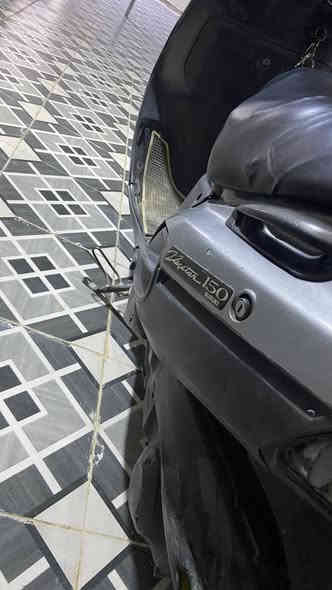 السلام عليكم
دراجه ساسوكي 
محرك 150c
بيه عطل فحمات سلف ما يشتغلن 
دراجه كامله مكمله 
بدون هندر من الشركه 
السعر ب150وبيه مجال بسيط 
مكان حله /مركز قرب جسر بته 
الاستفسار ع الرقم ***********
