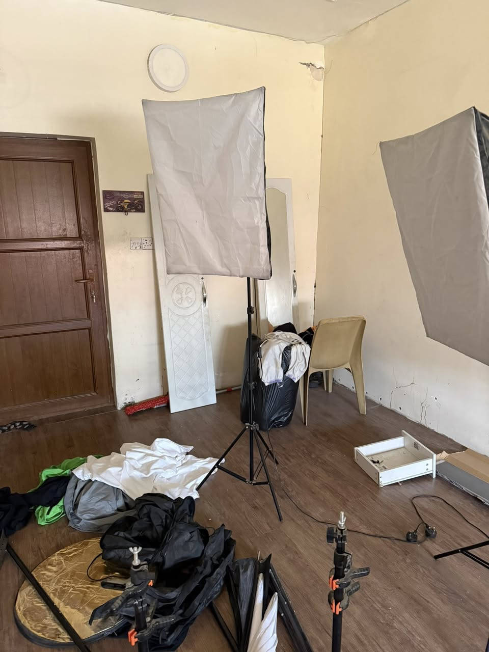 يفيد جماعه يصورن منتجات او محتوى اوبيجات
استوديو تصوير

مكون من 

سوفت بوكس

عدد

2

وشمسيه 

باك كراوند وياه اربع الوان 

وتفاصيل اكثر خاص 

عنوان

سعره 250الف


**إذا كنت صاحب هذا الإعلان وتريد حذفه لأي سبب، رجاءا أرسل رسالة إلى الدعم الفني**