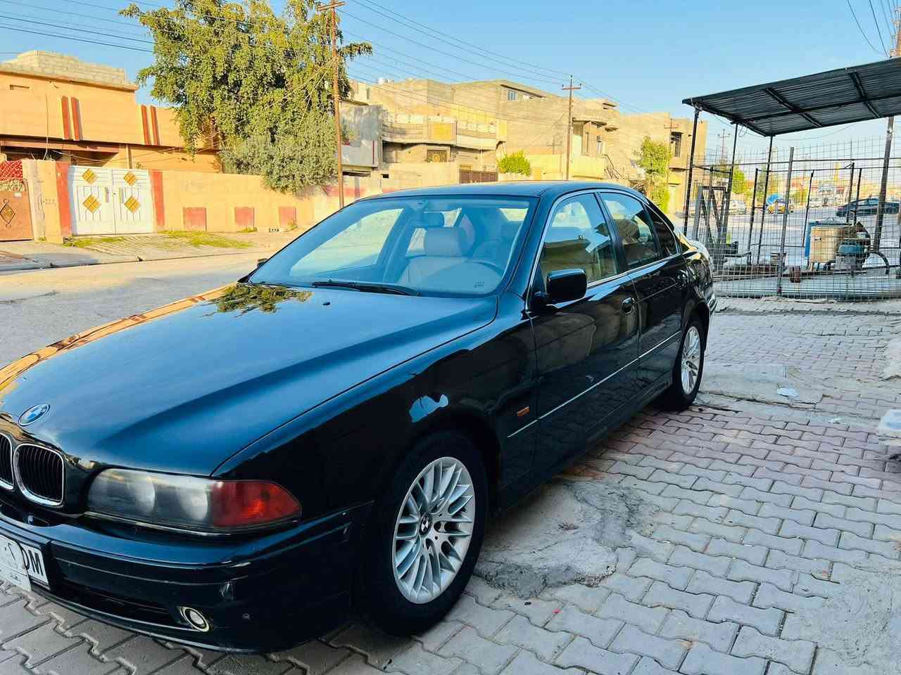 السلام عليكم
بي ام صقر موديل 1998 528iA وارد امريكي لون اسود غير محدد 
كير مكينة شرط
التبريد ثلج + تدفئة
كشن كهرباء+ تبريد وتدفئه  ستيرن كهرباء تنته مرايات قلاب
داخل جلد تحم ستيرن شاشه ايباد كامره 
مصبوغه احزام عكس السايق
تايرات جديد  
4 جام كهرباء رقم بغداد
مكان السياره كركوك 
السعر 80 وبي مجال
اتصل وتدلل ‏‪***********‬‏
***********
