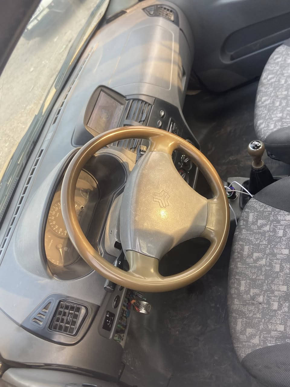 طيبه 2016 مصفره هيئه غرامات سياره 
صدر امامي خلفي جديد 
مكينه كير تبريد خير من الله 
سياره بدون صبغ بلادي من الشركه 
باسمي ماخذهه من الشركه لحد الان 
بيهه طخات بسيطه موضحه بالصور 
كهربائيات كامله ع وضع الشركه 
حساس كامره خلفيه بلادي من الشركه 
السعر ٤٢ وبيهه مجال بسيط
للاستفسار ***********
مكاني السيديه
