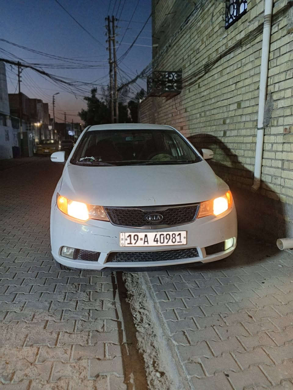 كيا سيراتو للبيع موديل 12 بسمي نص فول مكينه كير حداديه تبريد ثلج رقمها كربلاء سونيه عظم عاج مشروع وطني وين ماجان   تداور سياره بيها رشات صبغ بلحزام بدون دواخل مكينه 1600 وكيرها 6 نمر المرغوب  السعر المطلوب 90 ورقه وقابل التفاوض مستعجل ع البيع رقمي ***********
