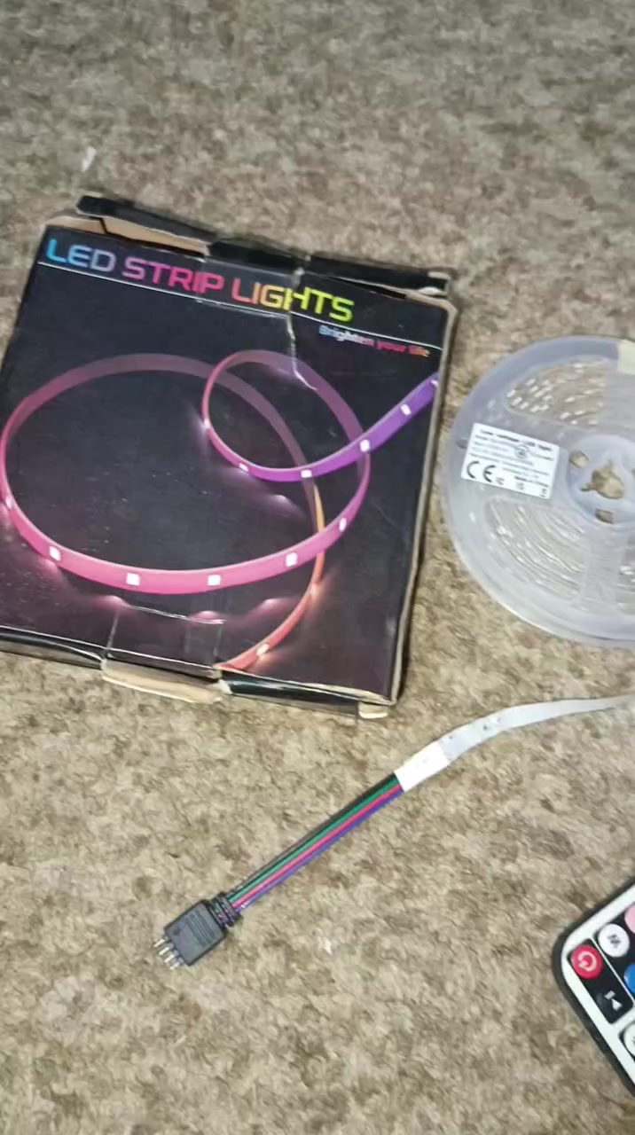 ضوء LED ديكور ، شريط تغيير ألوان RGB، تحكم عبر التطبيق بتقنية الوقت،   ويعمل على الوقت  وفيو اكثر من 8 حركات 5 متر ب5 آلاف فقط


**إذا كنت صاحب هذا الإعلان وتريد حذفه لأي سبب، رجاءا أرسل رسالة إلى الدعم الفني**