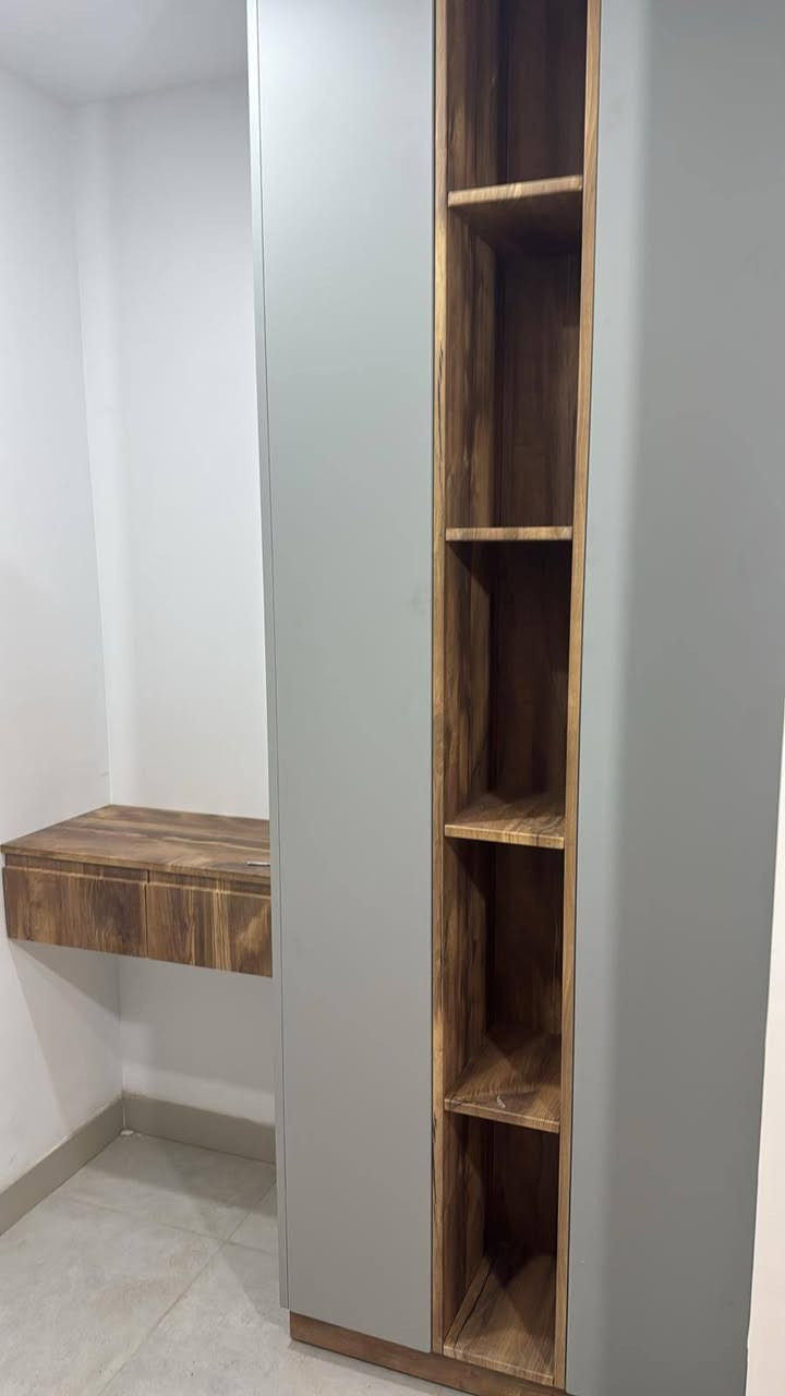 شقة للإيجار مساحة١٤٠م..مجمع النسيم ستي حي الجهاد..غرفتين نوم وصالة..مجهزة بكاونتر مطبخ حديث وديكور مدخل ولوندري غسالة بالكامل..للإستفسار ***********
