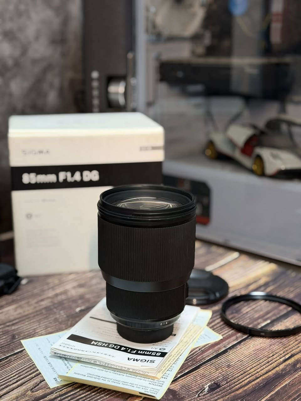 ⁨ 🔥 Sigma 85mm f/1.4 ART – Nikon Mount

عدسة احترافية من سلسلة Sigma ART المشهورة بأعلى مستوى من الحدة وجودة الصورة. تعتبر من أفضل عدسات البورتريه بفضل فتحة العدسة الواسعة والعزل القوي للخلفية.

📸 الحالة: مستعمل – نضافة 98٪؜ 

📦 الملحقات: 
• الكرتون الأصلي 
• قبق أمامي + خلفي 
• فلتر قوي لحماية العدسة

⚙️ المواصفات والأداء: 
• البعد البؤري: 85mm – مثالي لتصوير البورتريه 
• فتحة عدسة واسعة f/1.4 لعزل احترافي (Bokeh) 
• حدة عالية جداً وتفاصيل دقيقة 
• أداء ممتاز بالتصوير الليلي والإضاءة الضعيفة 
• أوتو فوكس سريع وهادئ 
• جودة تصنيع قوية من سلسلة ART الاحترافية

📷 متوافقة مع كاميرات Nikon DSLR: 
•
💰 السعر: فقط 685,000 دينار

📩 للاستفسار أو الحجز مراسلة الصفحة 
🚚 *متوفر توصيل مجاني 🆓⁩


**إذا كنت صاحب هذا الإعلان وتريد حذفه لأي سبب، رجاءا أرسل رسالة إلى الدعم الفني**