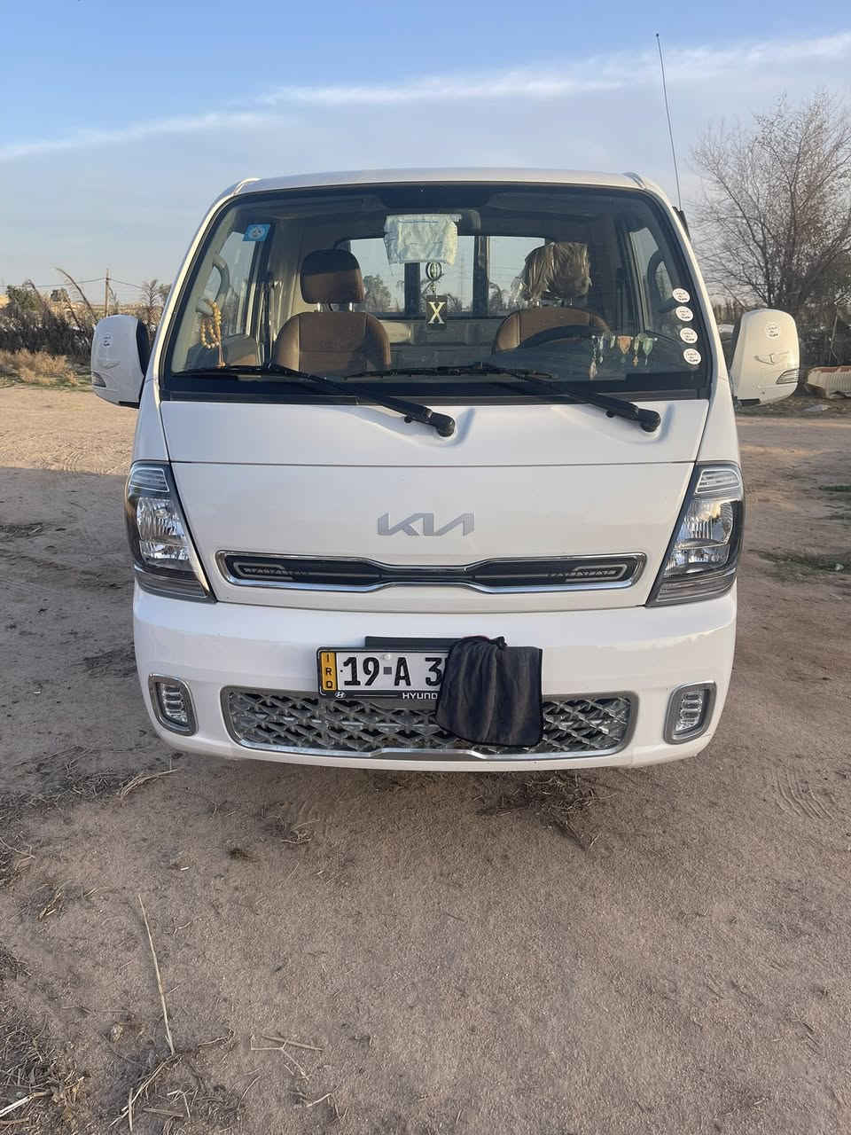 سلام عليكم كيا حمل للبيع موديل 2024سياره جديده باكيت ماشيه 15الف السعر160وبيها مجال ***********مكلف بلنشر اتصل
