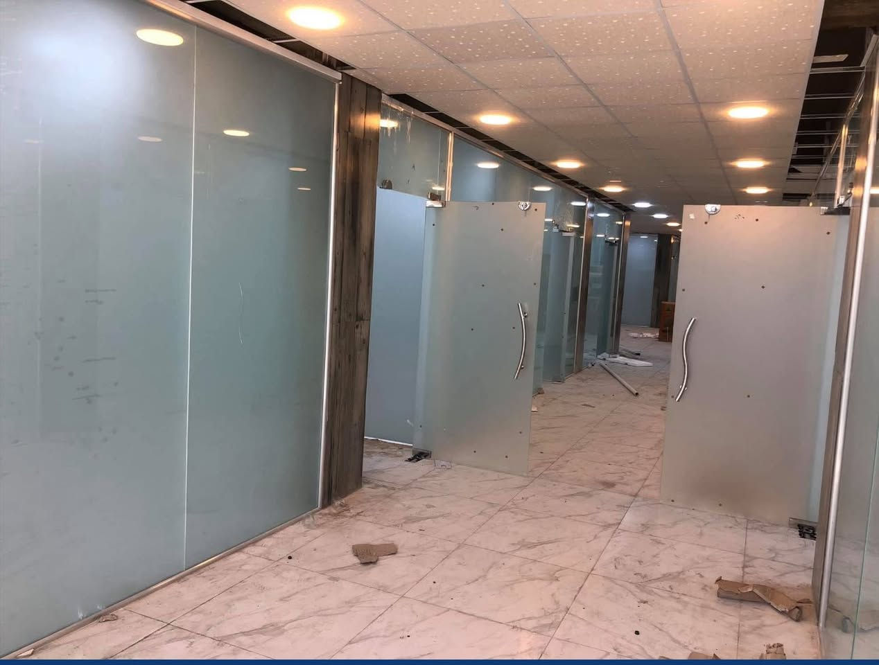 تنفيذ اعمال واجهات بورسلين افرونتك كوته زجاج دبل زجاج كاسيت كيرتن ول  المنيوم العازل ولزجاج المقسى 10ملم الواجهات ولمحلات عمل قواطع ألمنيوم g60
 (ابواب شبابيك واجهات زجاجيه قواطع زجاجيه وشاورات)✅عمل بدقه عاليه وأداء راقي ..👌🏻
محجر زجاجي 🪜بنظام زجاج جانبي 10ملم مقسى مع ضمان لمده عشر سنوات 💯
عملنا يشمل كافة محافظات العراق وبدقه عاليه ومهاره ذات جوده راقيه💬
وبسعار مناسبه جداً زجاج ضبابي مرمل أسيد 
ويكون تسليم العمل باسرع وقت 🕰
للاتصال والتواصل على الارقام  راسل الصفحه او اتصل 
على الارقام ☎️***********
