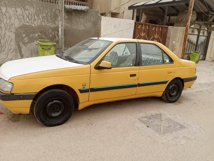 السلام عليكم سياره بيجو لميس 405 للبيع مكينه جديده قبل شهرين شادها كير خير من الله تبريد شغال وحلو. كهربائيات منضومه زينون تخم تاير درايمات جدد مشط وباور جدد السياره ب أسمي سنويه جديده رقم انكليزي هيئه وغرامات مصفره تريد تحويل تريد وكاله السعر 30 وبيه مجال حك الجيه مكان السياره كوت حي الجهاد 
للاتصال ***********
