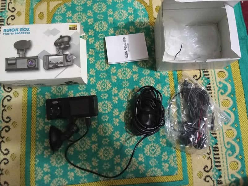 كامرة للسيارة تصوير امامي وخلفي نظيفة جدا تشتغل على جداحة السيارة السعر 40 ألف وبيه مجال 
العنوان بغداد حي العامل ***********
