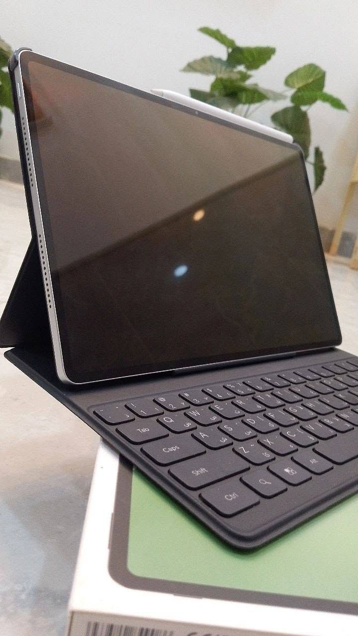 📱 للبيع: HONOR MagicPad 2
- شاشة OLED بحجم 12.3 بوصة ودقة 3K
- معدل تحديث 144Hz
- معالج Snapdragon 8s Gen 3
- بطارية 10050mAh مع شحن سريع 66W
- سماعات ستيريو قوية (8 سماعات)
- الجهاز نظيف جدًا، استخدام خفيف، نظافة 100%.مستخدم أقل من شهرين
_ كامل ملحقات من قلم ،كيبورد ،شاحنة 
_ ضمان سنة كاملة 
💰 السعر: 825 وبي مجال قليل 
📩 للتواصل 
واتساب *********** 
أو على الخاص

