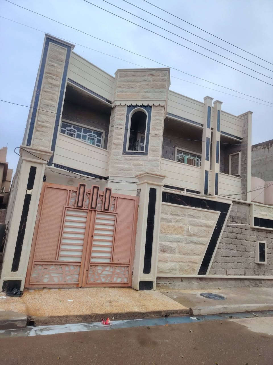 🏛️ #دار_للبيع_للبيع 🏛️
الموقع ⛔ موصل حي الانتصار شارع 30 قرب صيدليه السكون
⛔ مساحه 220 متر طابقين
⛔ الدار متكون من 5 غرف نوم وهول 2 وحمام 3 واستقبال ومطبخ وصحيات
🏛️ سند طابو الزهور شرط التحويل ملك صرف
🏩 خدمات كامله تبليط جديد
🏛️ بناء حديث 
📞📱للتواصل والاستفسار الاتصال
*********** 📱📱واتساب 
*********** 📱📱واتساب
#عقارت_الموصل_حي_الانتصار
#عقارات_الموصل_الجانب_الايسر
#عقارت_الموصل
