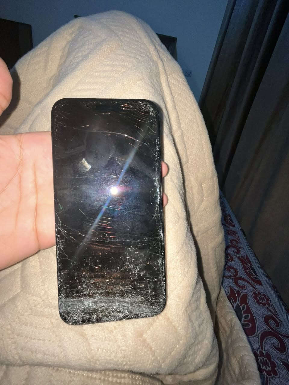 ١٥ برو ماكس بطاريه ٨٨ شاشته مكسوره فقط مكفول بس عوزه شاشه لون نيلي ذاكره ٢٥٦ شريحه وحده ( مابي عواج بالشاصي او ضربه او فطر بالضهر الجهاز بس تبدله شاشه يرجع بلادي ) مكاني بابل حله تواصل خاص السعر قيم وأخذ


**إذا كنت صاحب هذا الإعلان وتريد حذفه لأي سبب، رجاءا أرسل رسالة إلى الدعم الفني**