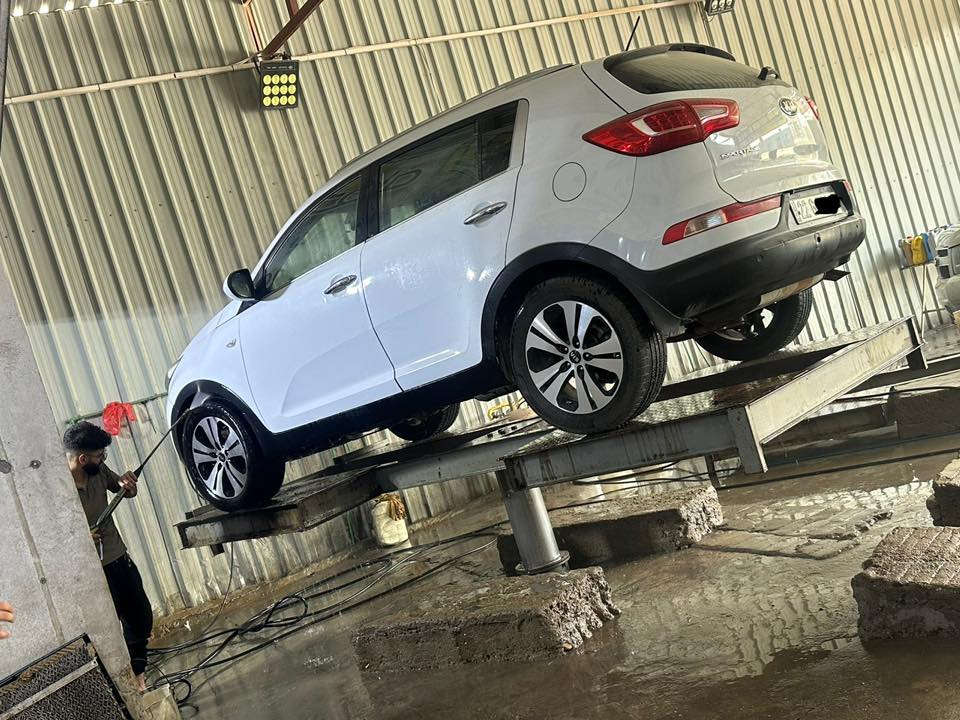 سبورتج موديل 14 بيها صبغ عدا الجنطة والبنيد ابيع عام السعر 115  رقم موبايل ***********
