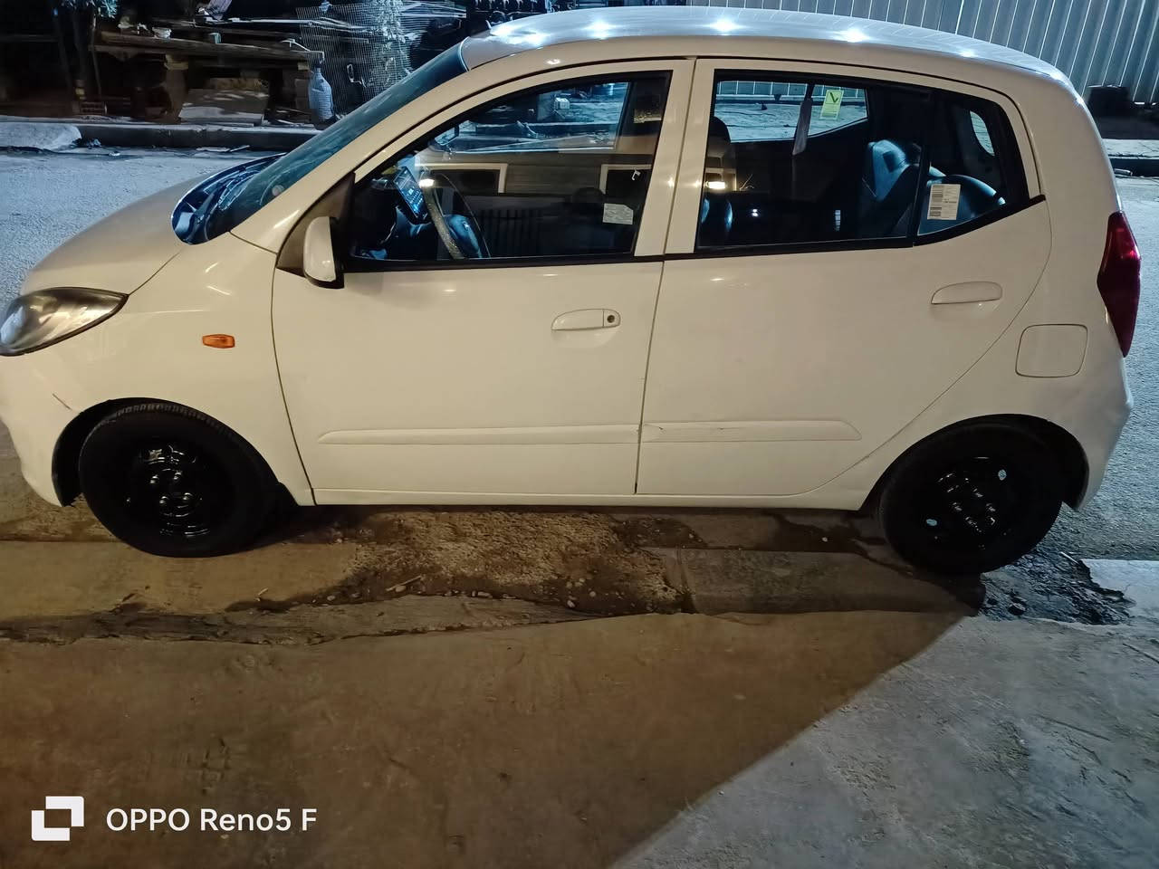 السلام عليكم
هونداي 2012 للبيع سيارة جديدة ماشية 76 الف كيلومتر محرك 4 سلندر كير اوتوماتيك السعر 79 ورقة وبيها شوية مجال ان شاء الله 
***********
